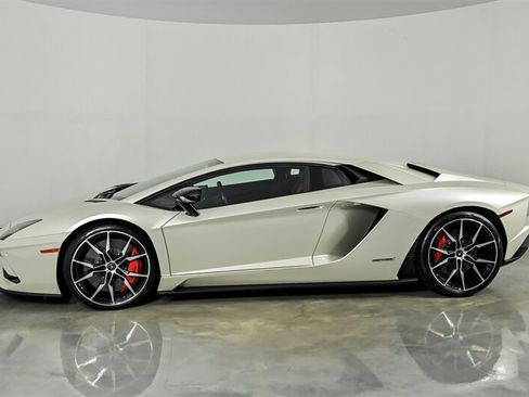 Used 2017 Lamborghini Aventador S AWD/4WD image 6