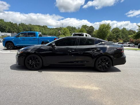 Used 2023 Nissan Maxima SR w/ Sport Mat Group FWD image 2