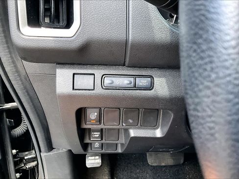Certified 2025 Nissan Frontier SV RWD image 32