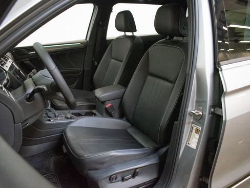 Used 2022 Volkswagen Tiguan SE R-Line image 19