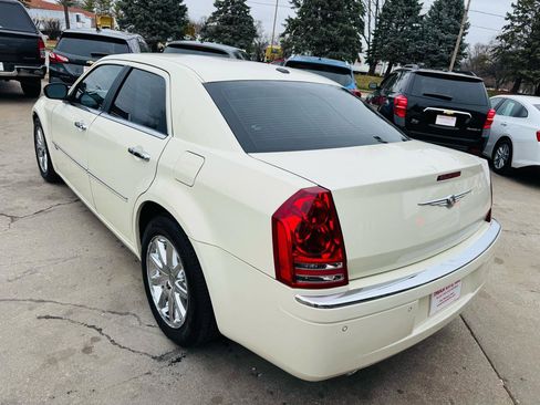 Used 2010 Chrysler 300 C image 5