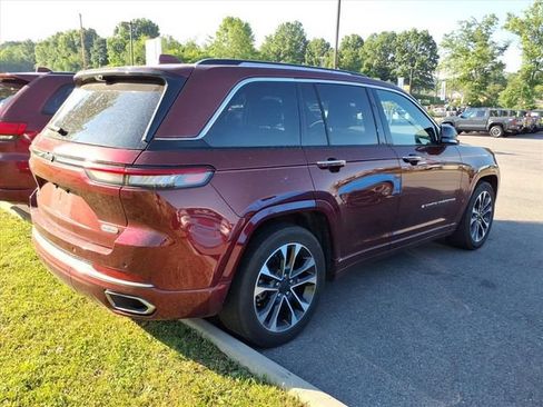 Used 2022 Jeep Grand Cherokee Overland w/ Luxury Tech Group IV AWD/4WD image 8