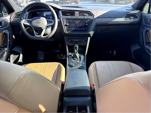 Used 2023 Volkswagen Tiguan SE image 13