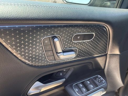 Used 2025 Mercedes-Benz GLB 250 4MATIC image 22