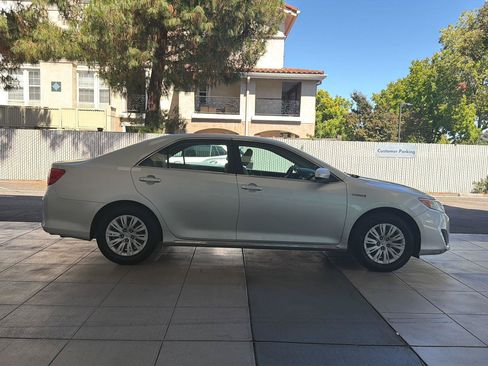 Used 2012 Toyota Camry LE FWD image 6