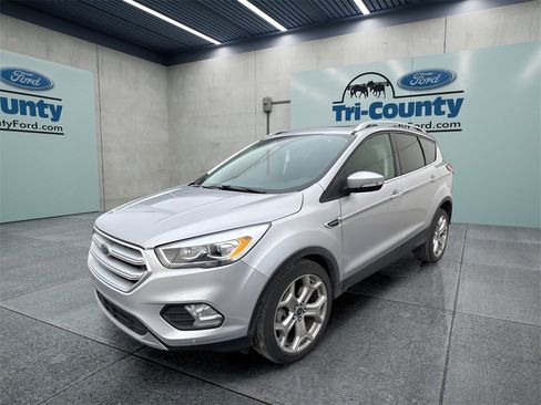 Used 2019 Ford Escape Titanium image 2