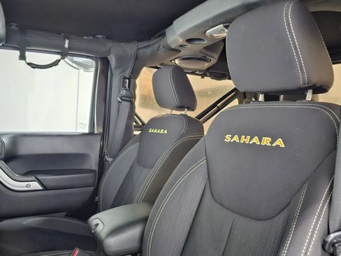 Used 2013 Jeep Wrangler Sahara w/ Connectivity Group AWD/4WD image 12