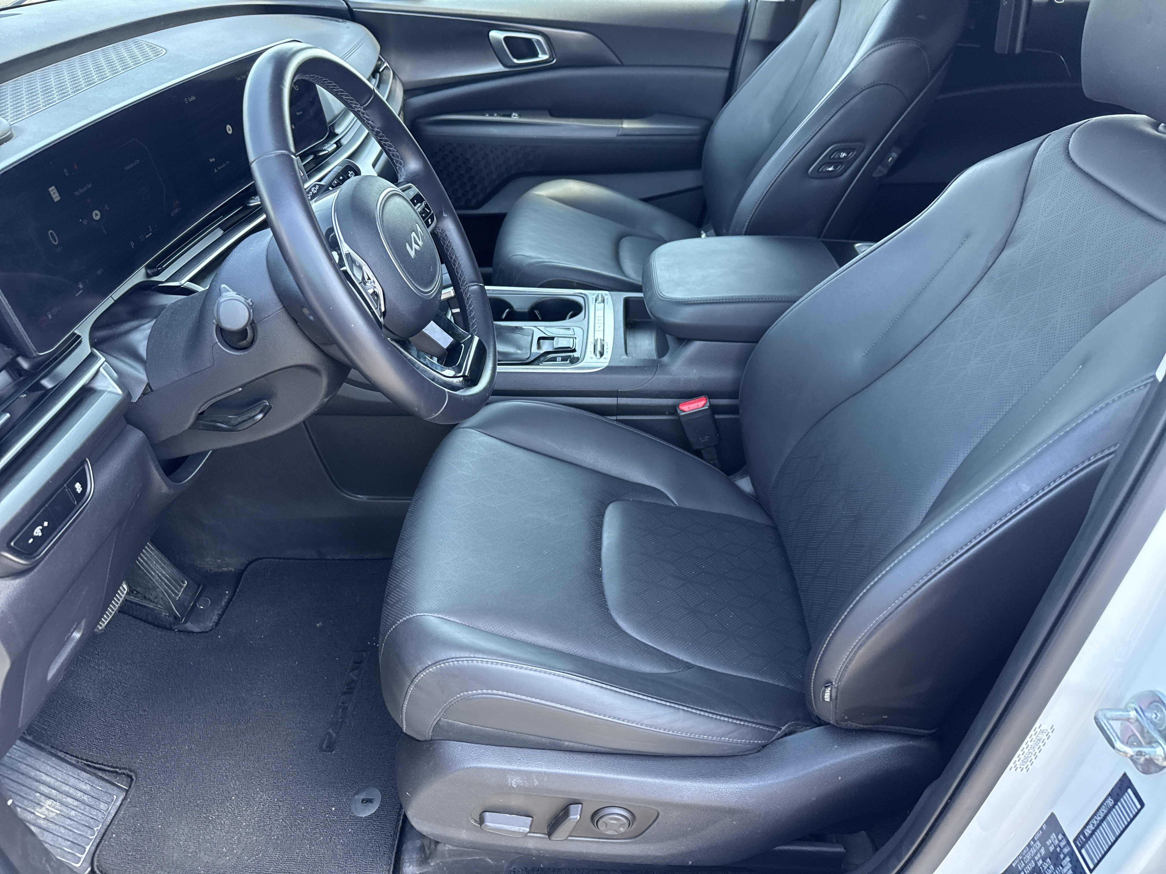 Used 2025 Kia Carnival SX FWD image 10