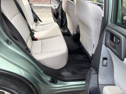 Used 2017 Subaru Forester 2.5i Premium image 16