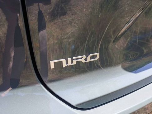 Certified 2023 Kia Niro SX Touring image 12