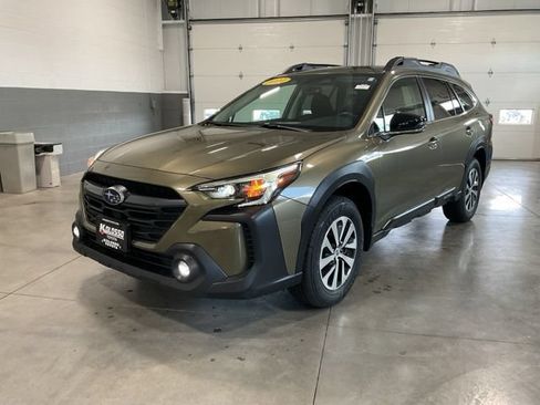 Used 2024 Subaru Outback Premium AWD/4WD image 3