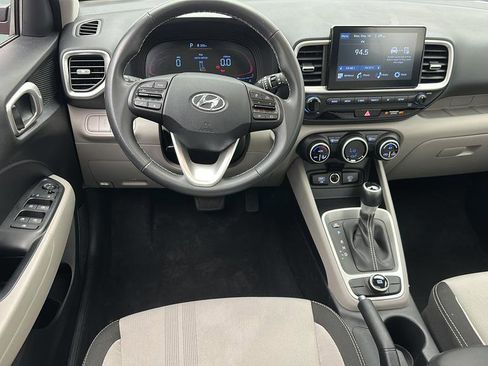 Used 2025 Hyundai Venue SEL FWD image 10