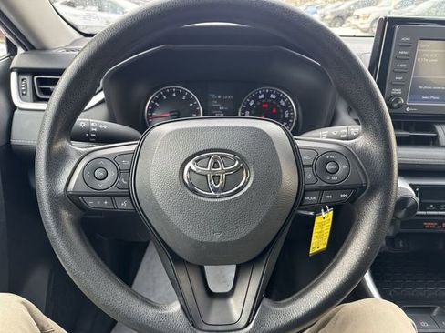 Used 2022 Toyota RAV4 LE image 13