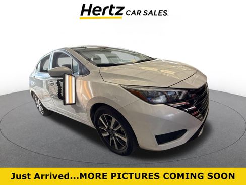 Used 2025 Nissan Versa SV image 1