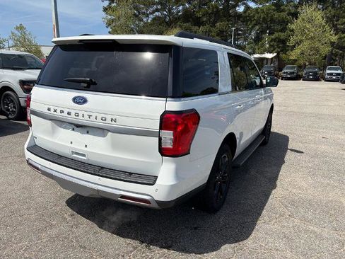Certified 2024 Ford Expedition XLT image 5