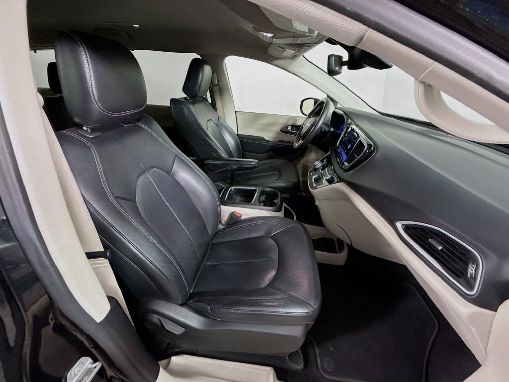 Used 2022 Chrysler Pacifica Touring-L FWD image 29
