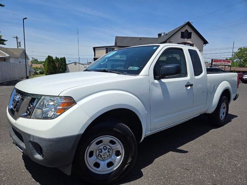 Used 2015 Nissan Frontier S RWD image 2