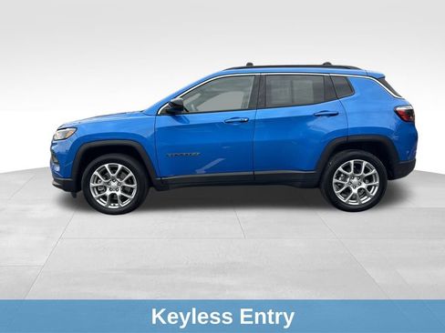 Used 2024 Jeep Compass Latitude image 3