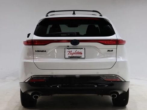 Used 2023 Toyota Venza Nightshade AWD/4WD image 7