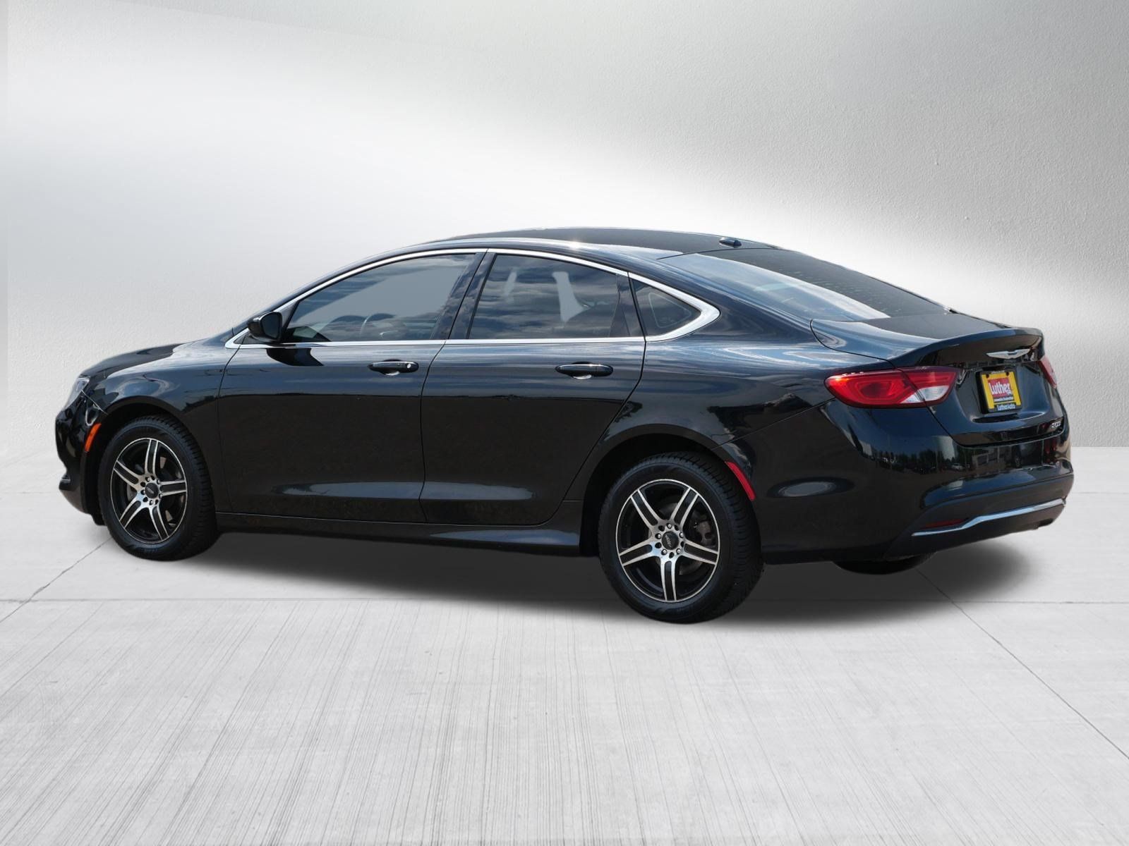 Used 2015 Chrysler 200 Limited w/ Convenience Group FWD image 5