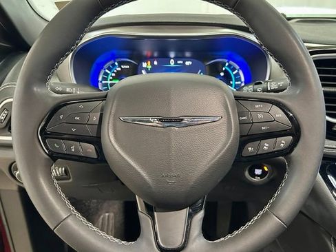 Used 2023 Chrysler Pacifica Limited w/ Uconnect Theater Family Group FWD image 37