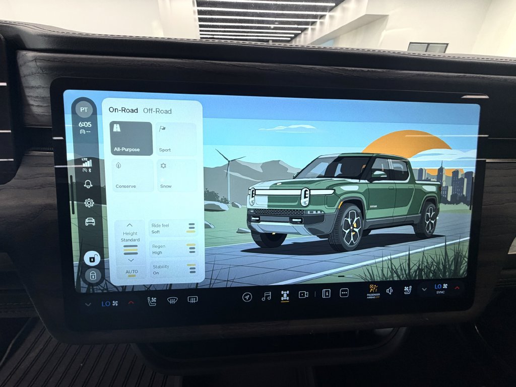 Used 2022 Rivian R1T Adventure AWD/4WD image 8