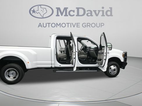 Used 2019 Ford F350 XLT w/ XLT Premium Package AWD/4WD image 41