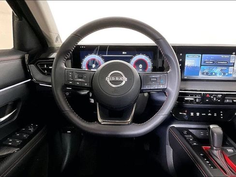 Certified 2025 Nissan Kicks SR FWD image 8