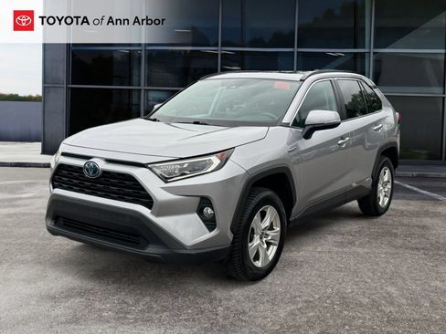 Used 2021 Toyota RAV4 XLE w/ Convenience Package AWD/4WD image 8
