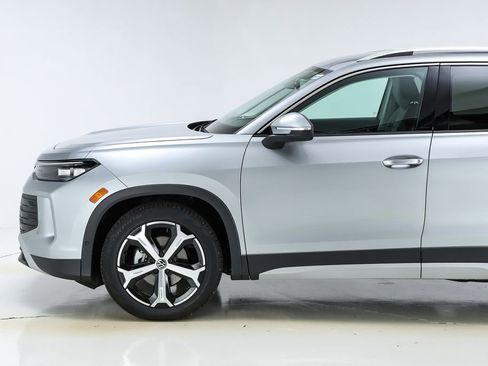 New 2026 Volkswagen Tiguan SE image 2