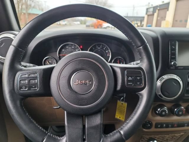 Used 2017 Jeep Wrangler Unlimited Rubicon w/ Connectivity Group AWD/4WD image 15