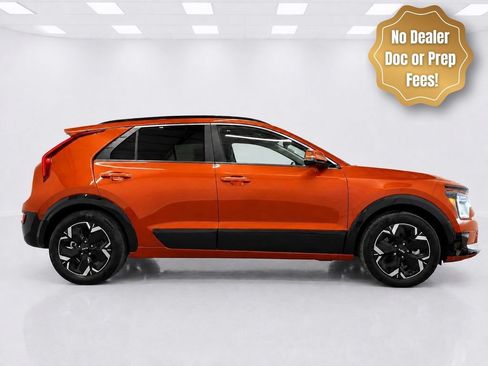 Used 2023 Kia Niro Wave w/ Wave Preserve Package FWD image 1