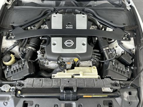 Used 2009 Nissan 370Z Touring image 28
