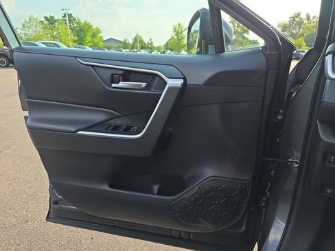 Used 2020 Toyota RAV4 XLE w/ Convenience Package AWD/4WD image 30