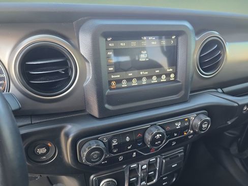 Used 2020 Jeep Wrangler Unlimited Sport image 23