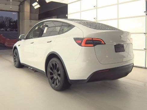 Used 2023 Tesla Model Y Long Range image 11