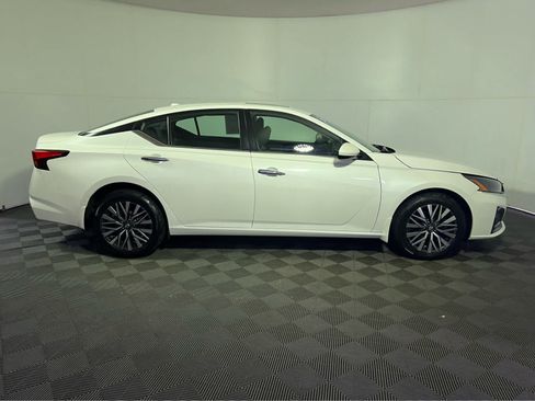 Certified 2023 Nissan Altima 2.5 SV w/ SV Premium Package AWD/4WD image 8