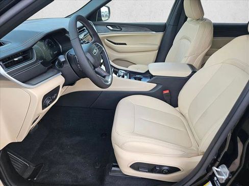 New 2025 Jeep Grand Cherokee L Limited image 15