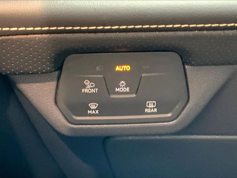 Used 2024 Volkswagen Atlas SE FWD image 36