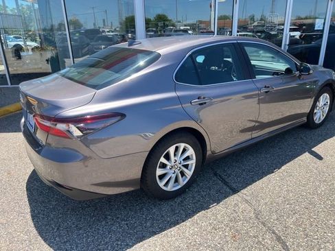 Used 2021 Toyota Camry LE AWD/4WD image 8
