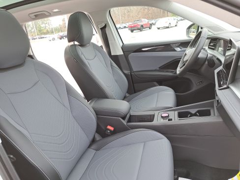 New 2026 Volkswagen Tiguan SE image 10