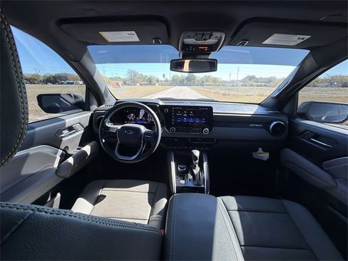 Certified 2024 Chevrolet Colorado ZR2 w/ ZR2 Convenience Package III image 19