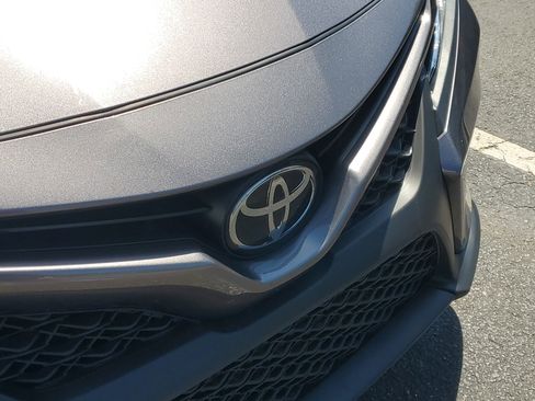 Used 2019 Toyota Camry SE w/ Convenience Package FWD image 3