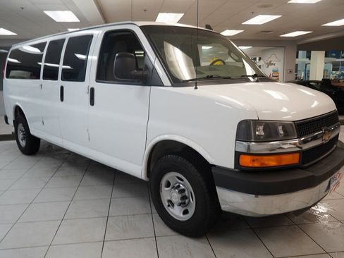 Used 2016 Chevrolet Express 3500 LT w/ LT Preferred Equipment Group image 15