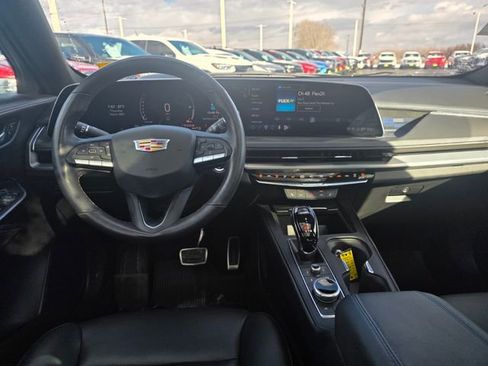 Used 2024 Cadillac XT4 Sport w/ Technology Package image 4