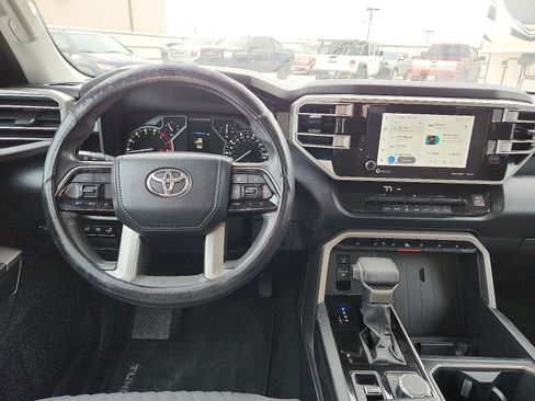 Used 2022 Toyota Tundra SR5 w/ SR5 Convenience Package AWD/4WD image 11