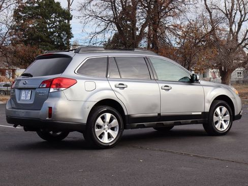 Used 2010 Subaru Outback 3.6R Limited image 5