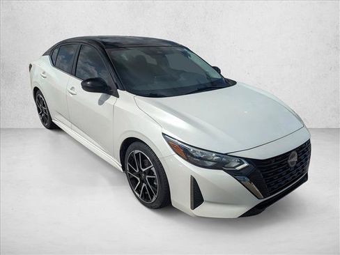 Used 2024 Nissan Sentra SR FWD image 3