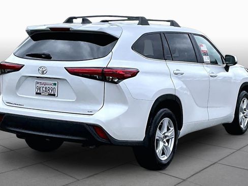 Used 2023 Toyota Highlander LE FWD image 12