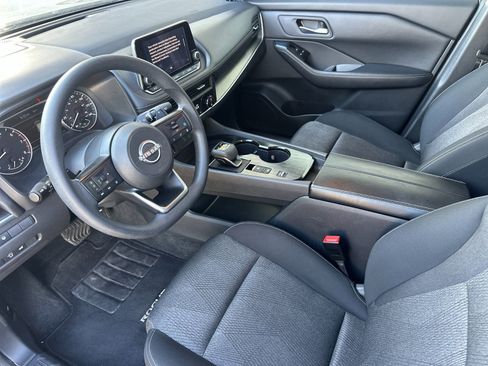 Used 2024 Nissan Rogue SV image 9